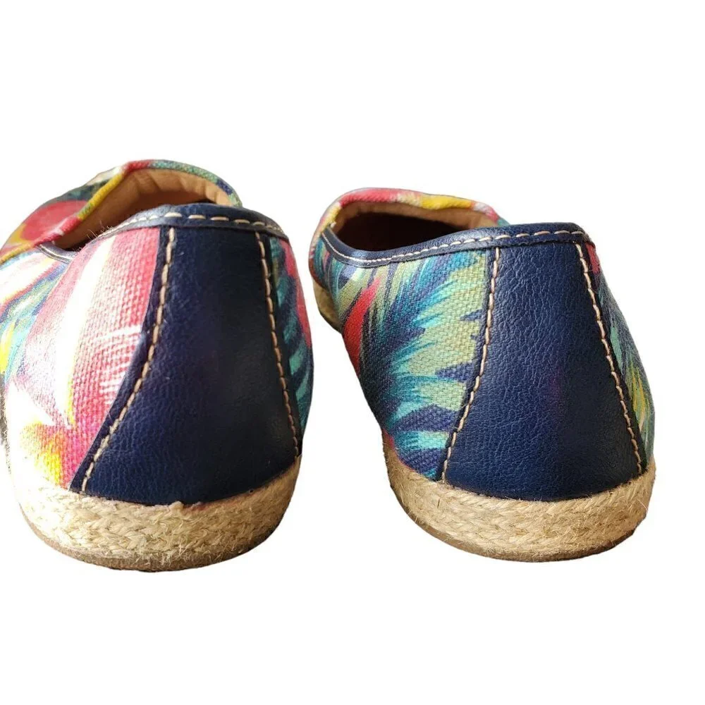 B.O.C. FLORAL CANVAS SHOES SIZE 8